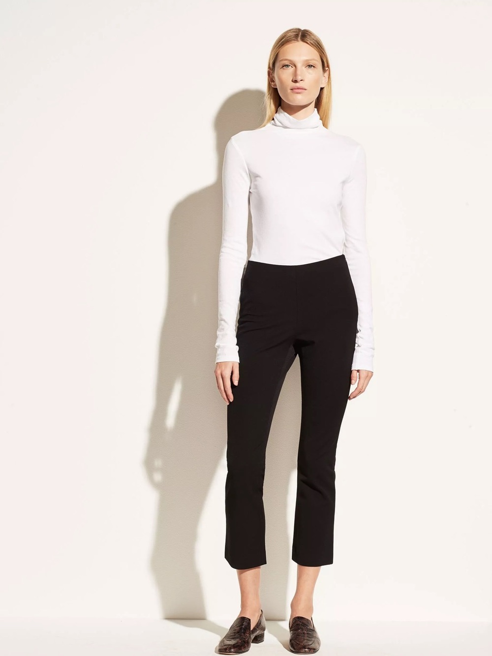 Vince Black Cropped Flare Slim Fit Pants ♥️♥️
